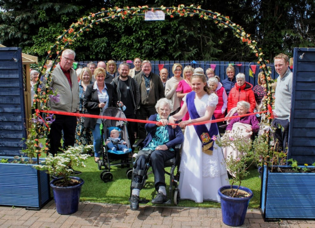 Picture of crowd at the official opening ceremony at the hospital garden.
